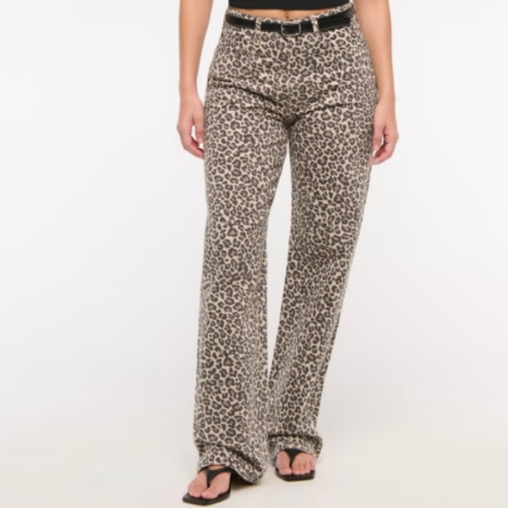 Abercrombie & Fitch Curve Love High Rise 90s Relaxed Leopard Jeans